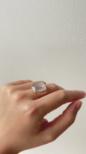 在图库查看器中加载和播放视频，moving diamond ring/diamond,crystal
