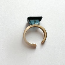 Load image into Gallery viewer, stone earcuff/london blue topaz
