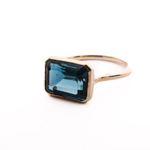 Load image into Gallery viewer, pegasus ring/london blue topaz
